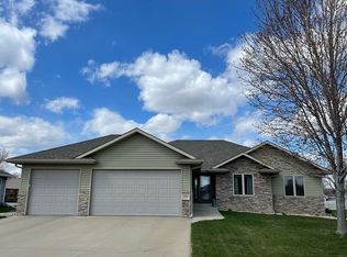 1004 Clairmont Cir, Sergeant Bluff, IA 51054
