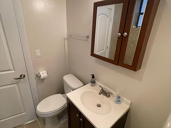 5th image of 5733 N Winthrop Ave #1GARDEN