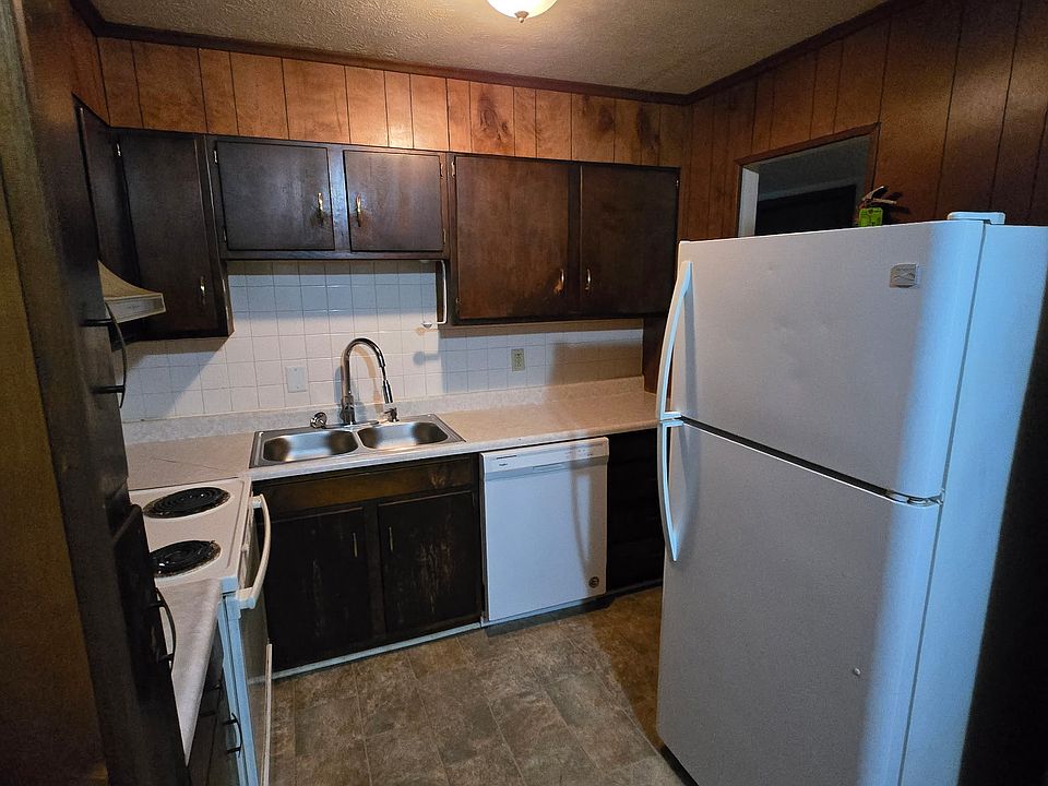1st image of 500 Lakeside St APT 2