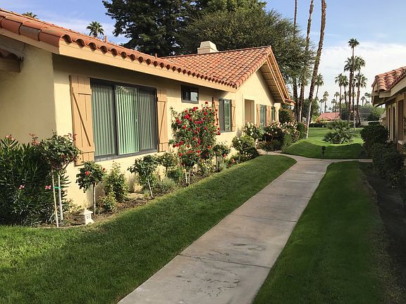 end unit with rose plants