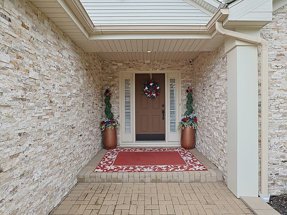 3rd image of 2920 Farmington Dr