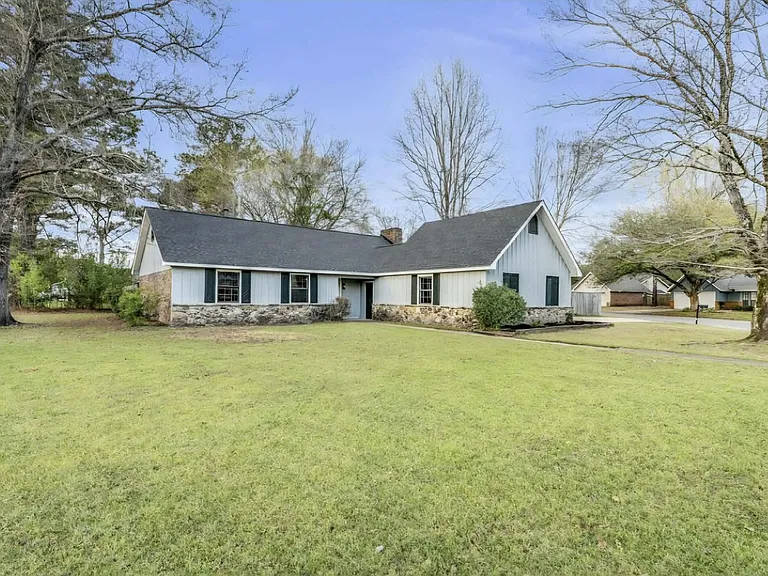 3211 John Hancock Dr — Photo 1