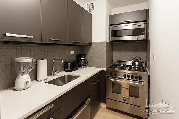 Rented by Manhattan Realty Group | media 18