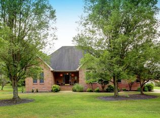 18 Holly Cir, Winfield, WV 25213