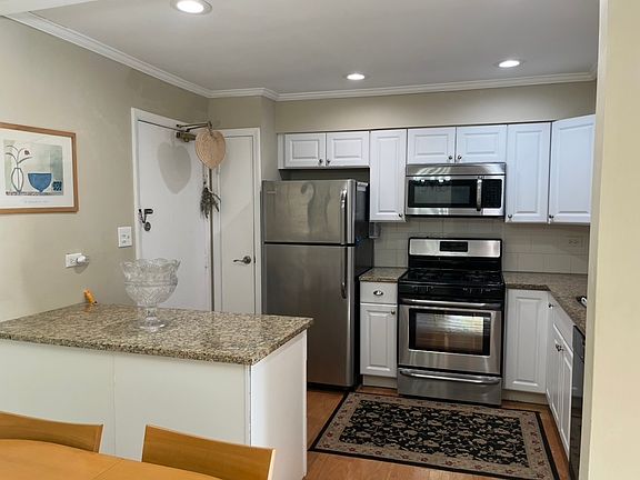 2nd image of 9518 Dee Rd APT 1F