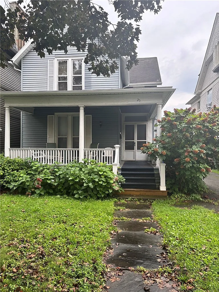 2 bed, 1.0 bath, 2136 sqft, $1,895 — Photo 1