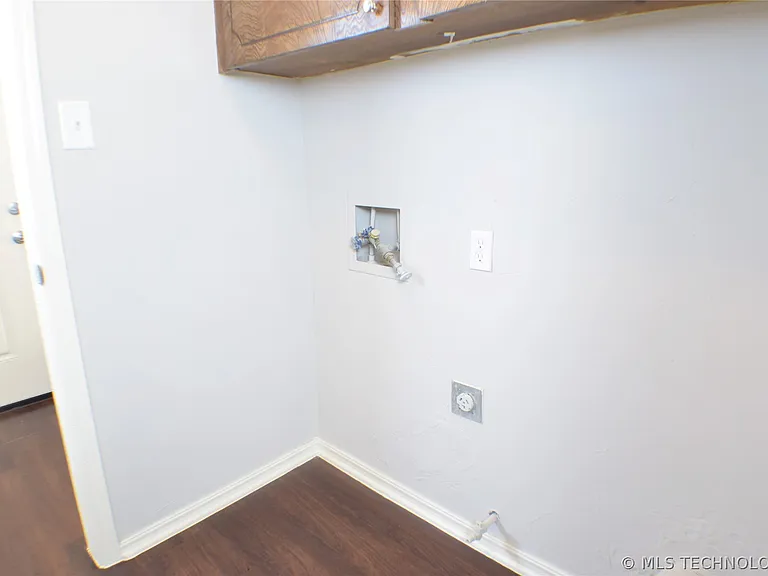 4711 S Fulton Pl — Photo 7