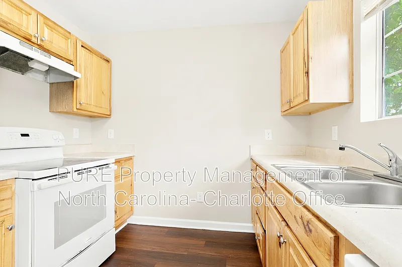 3 bed, 2.0 bath, 1140 sqft, $1,495 — Photo 2