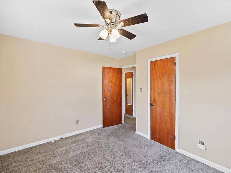 904 Beverly Dr — Photo 13