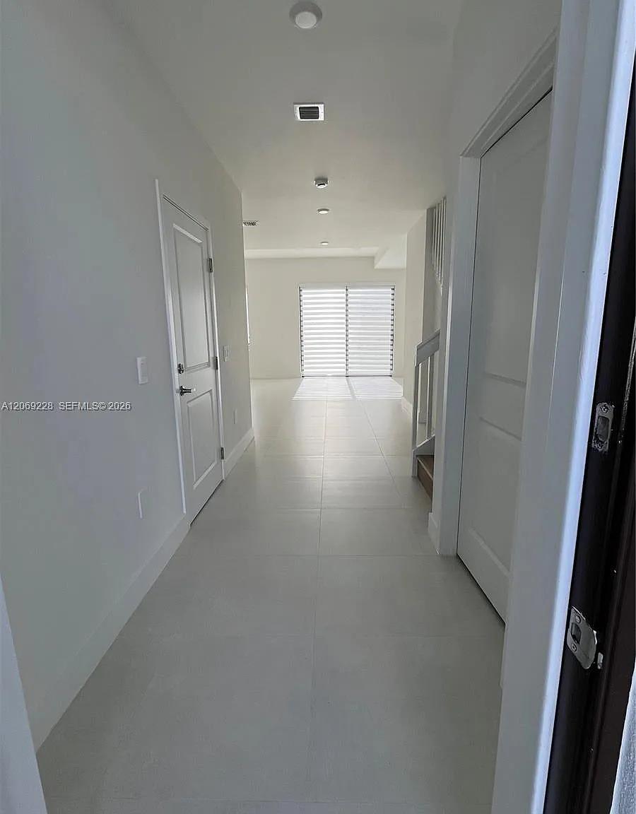 3 bed, 2.5 bath, $2,950 — Photo 3