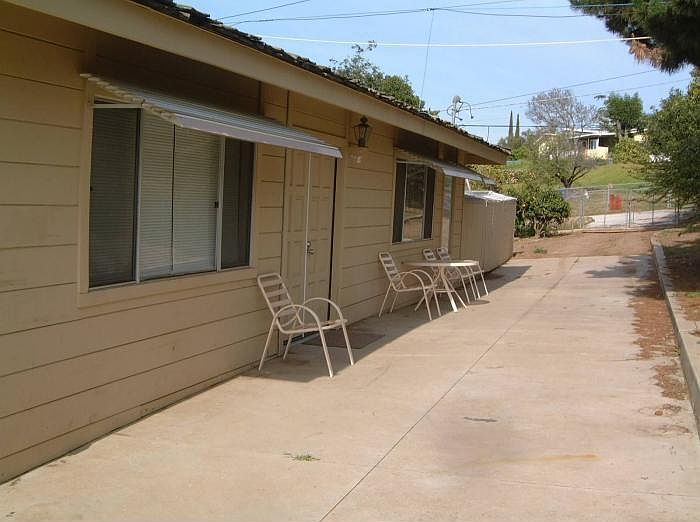 Long driveway, front door parking