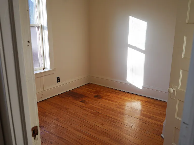 Oxford Street Apartments — Photo 38