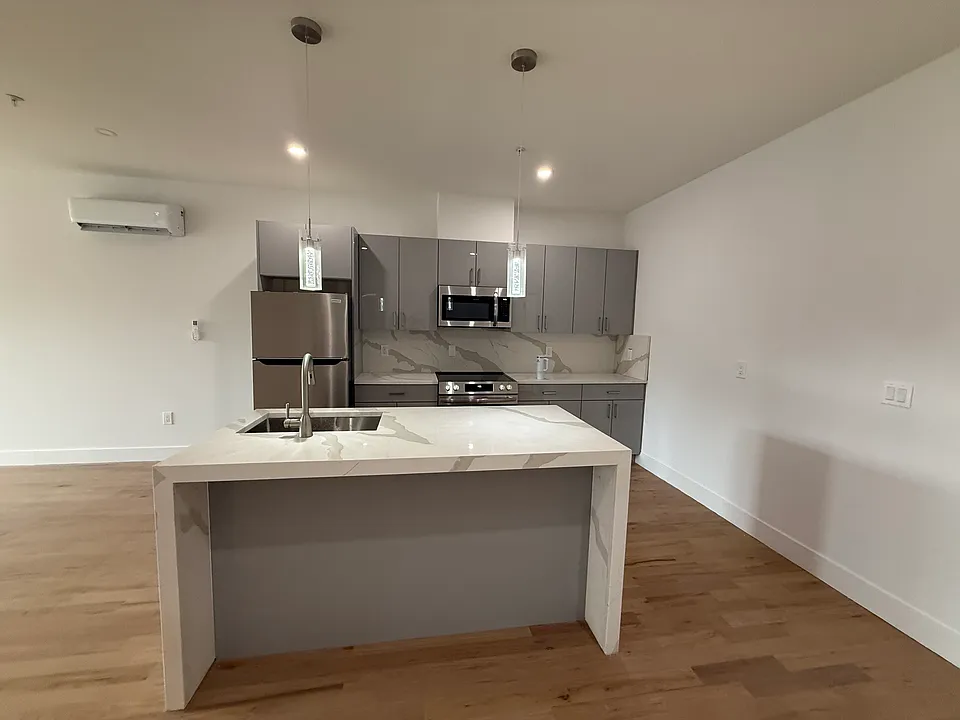 558 Rahway Ave #2