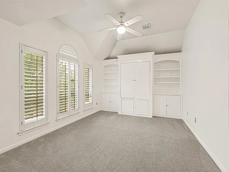 7915 Wolfield Ln — Photo 6