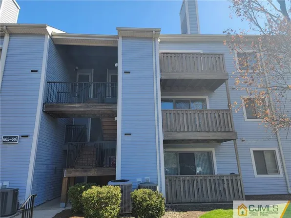 613 Aspen Dr, Plainsboro, NJ 08536