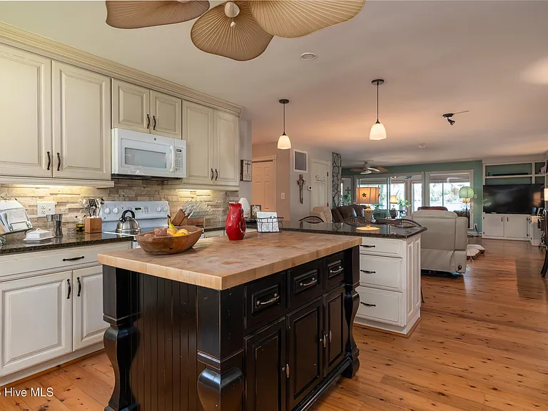 810 Madam Moores Ln #A — Photo 21