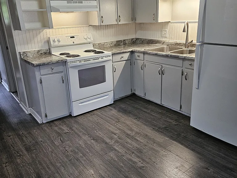 3538 S Lynn St #B — Photo 2