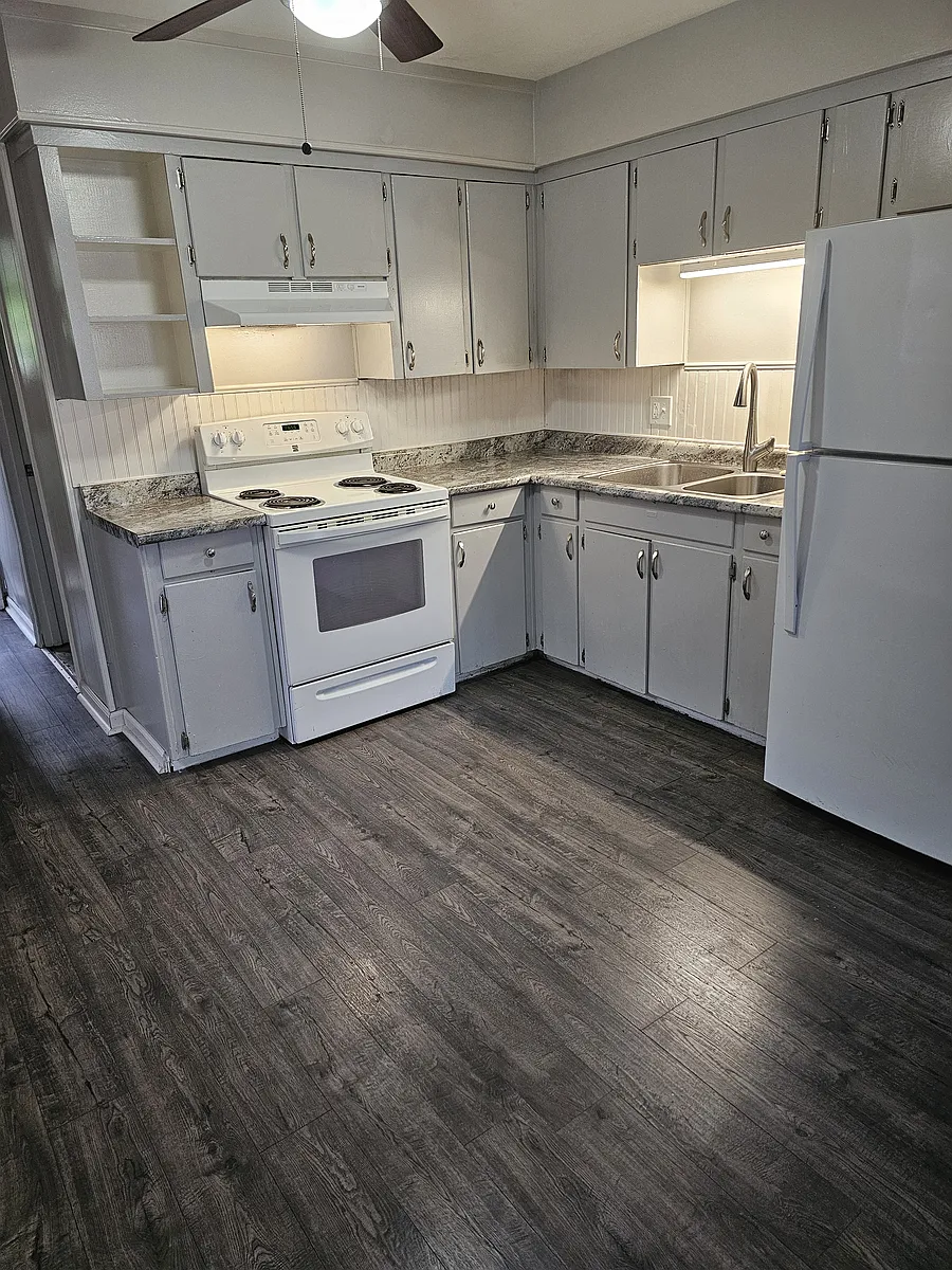 Building Photo - 3538 S Lynn St #B