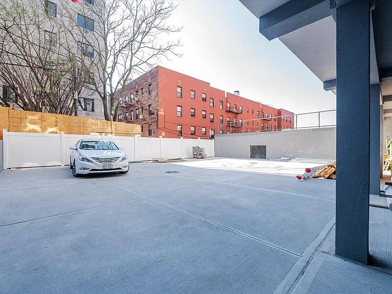 2115 Burr Ave #4D — Photo 9