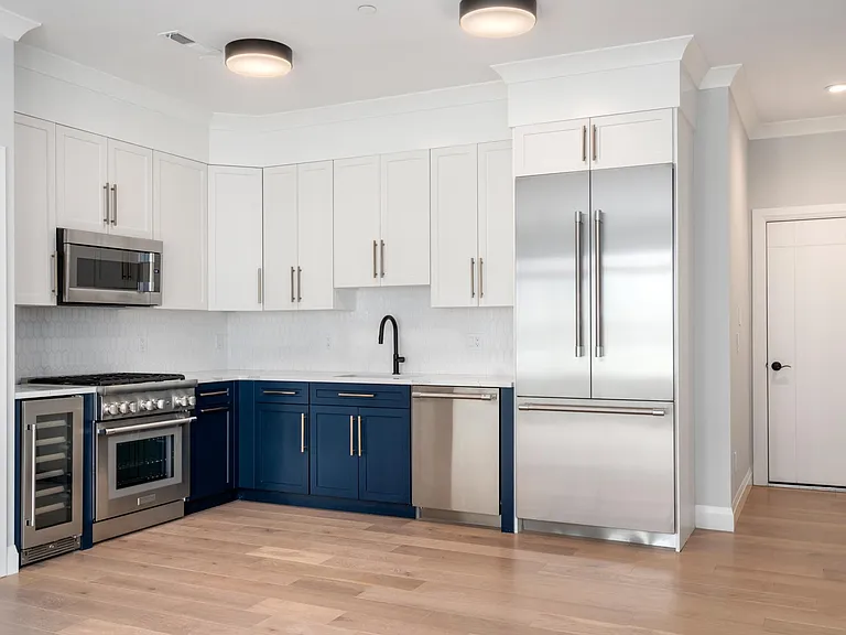 142 Pleasant St #3 — Photo 1