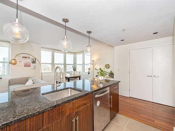 4th image of 88 Morgan St APT 2802