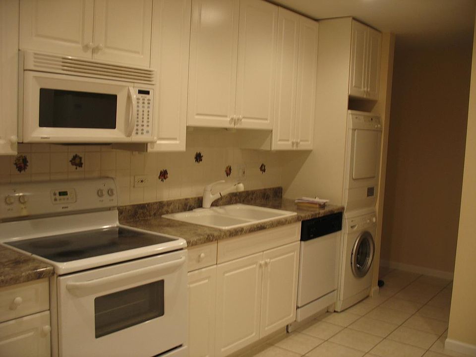 1st image of 940 Beau Dr