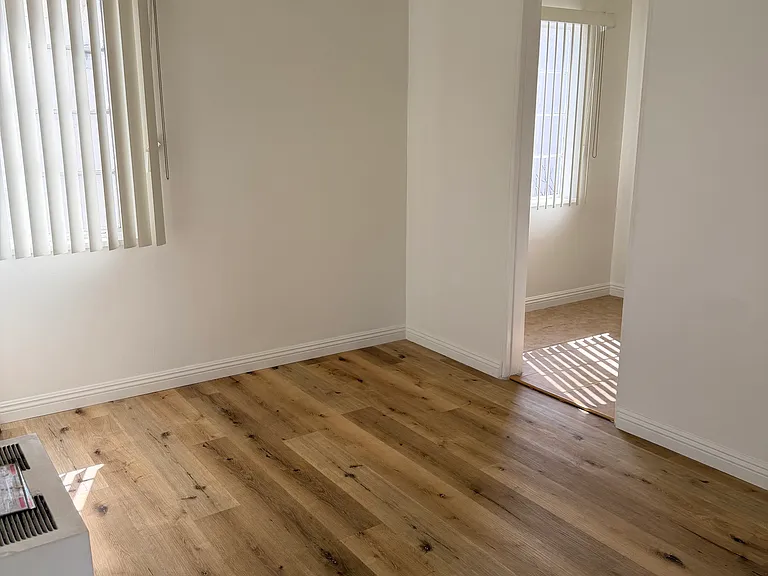 Sunset Park Apartments — Photo 16
