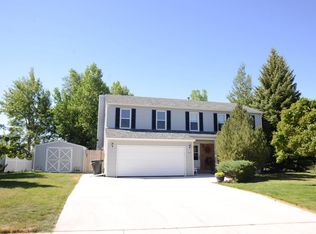 1213 Hilltop Ct, Gillette, WY 82718