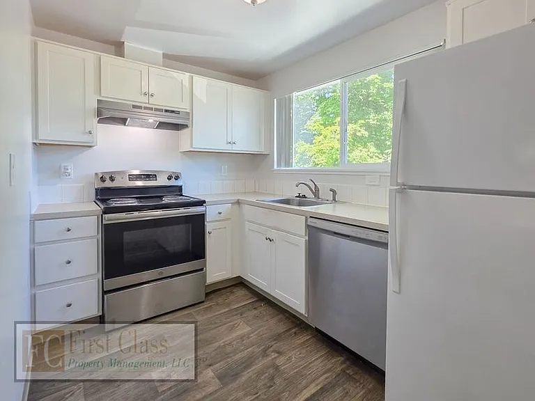 9555 SW Hall Blvd #12 — Photo 6