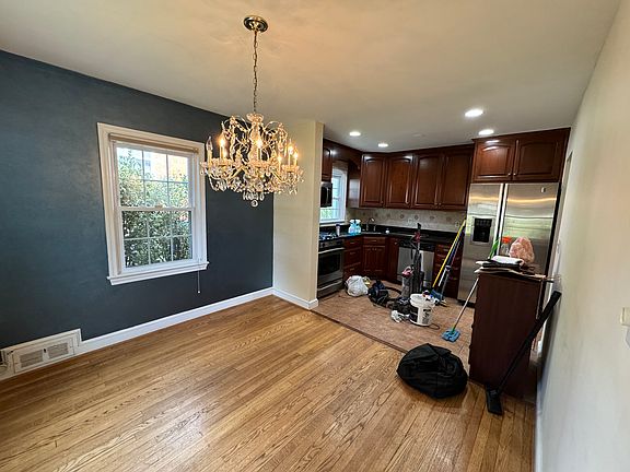 4th image of 2825 Greenway Blvd