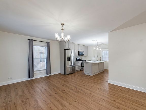 4th image of 1902 Ash St