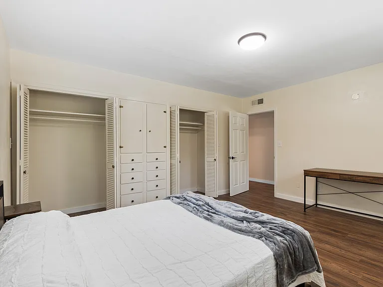 1524 SW 37th Ave — Photo 4