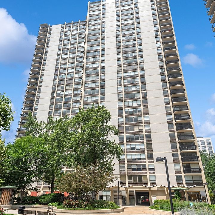 1st image of 1360 N Sandburg Ter APT 1410C