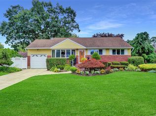 1 Amy Ct, Massapequa, NY 11758