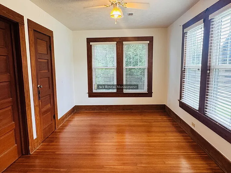 1502 Dallas St — Photo 8