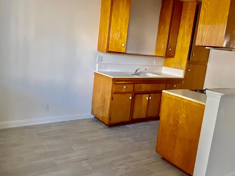 921 E Las Tunas Dr — Photo 15