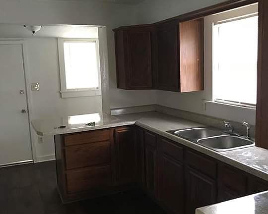 5th image of 3040 Glen Garden Dr S