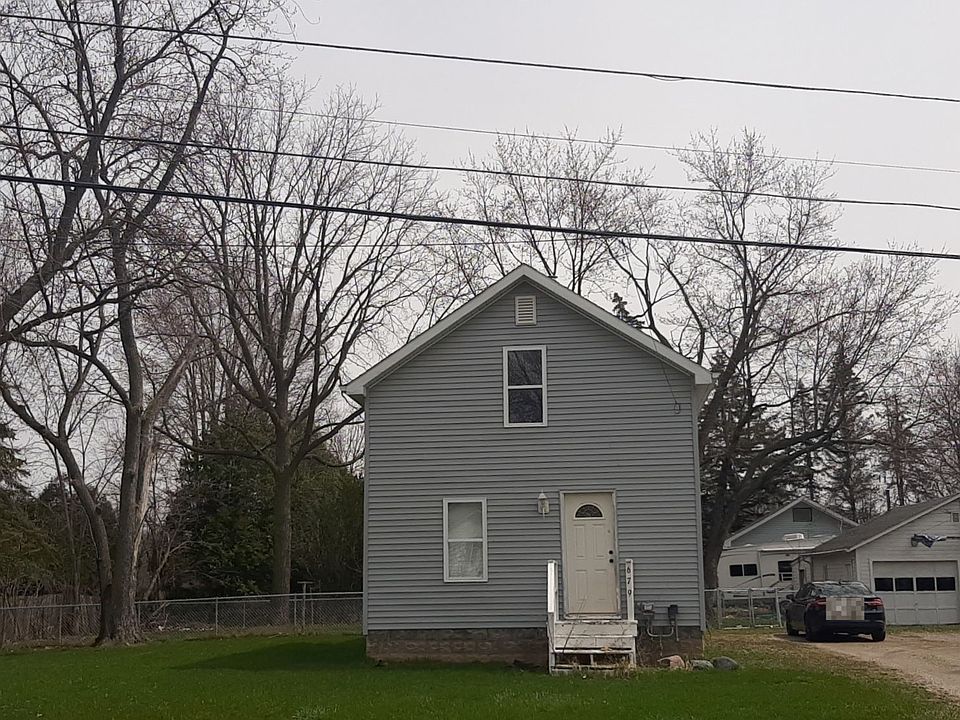 1st image of 679 Aiken St