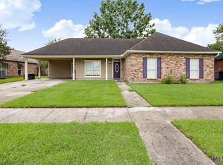 40301 La Rochelle Rd, Prairieville, LA 70769