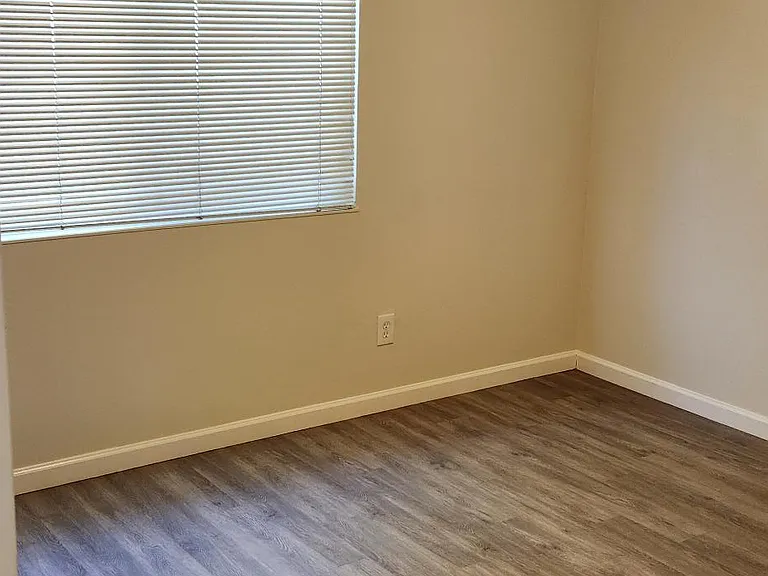 1308 Palos Verdes Dr #6 — Photo 11