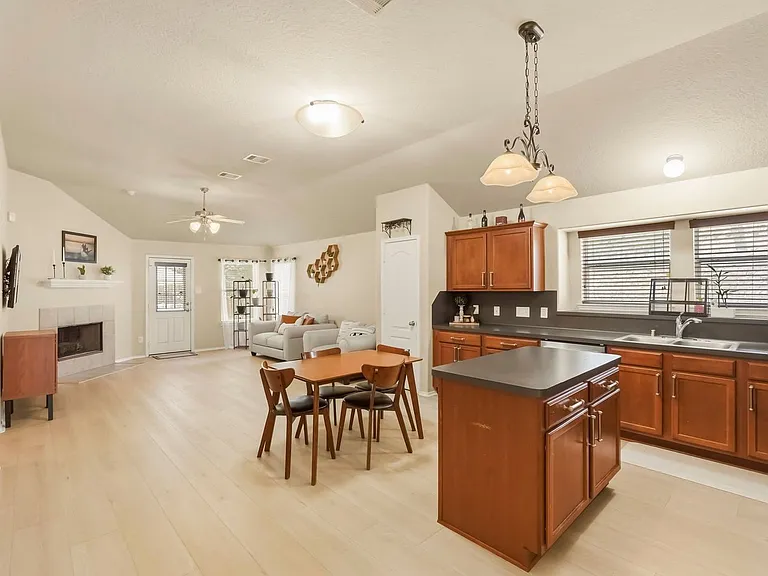 8022 Atwood Hills Ln — Photo 8