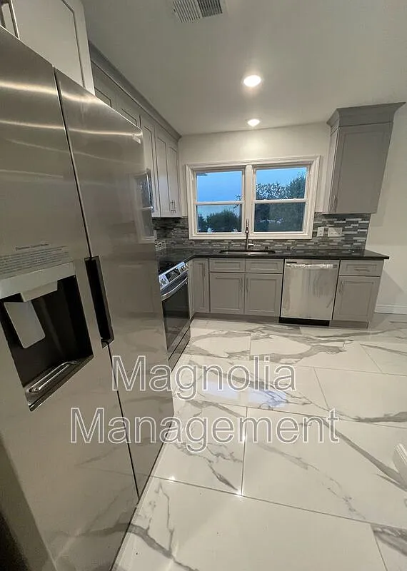 3 bed, 2.0 bath, $1,500 — Photo 4