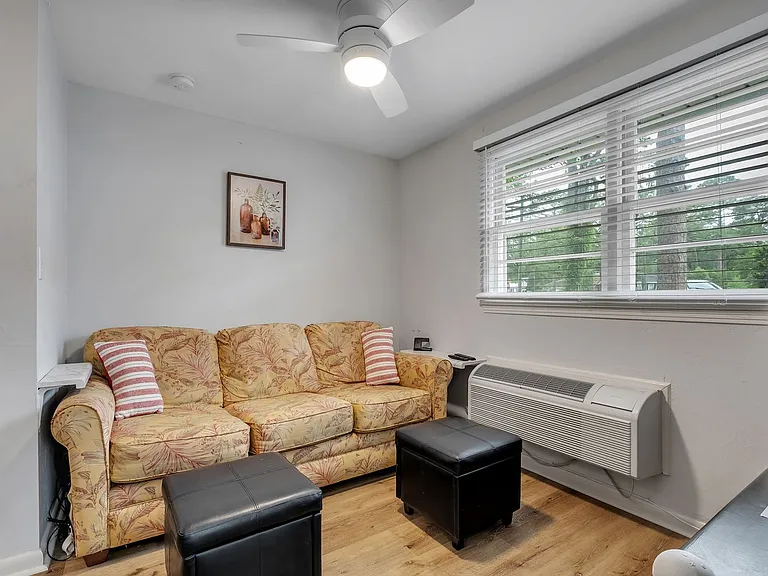 1603 Carruthers St #A — Photo 5