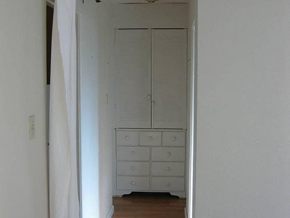 3rd image of 803 W Taylor St
