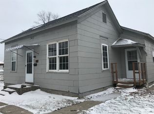 709 N 12th St, Mattoon, IL 61938