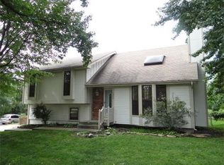 12232 S Blackfoot Dr, Olathe, KS 66062