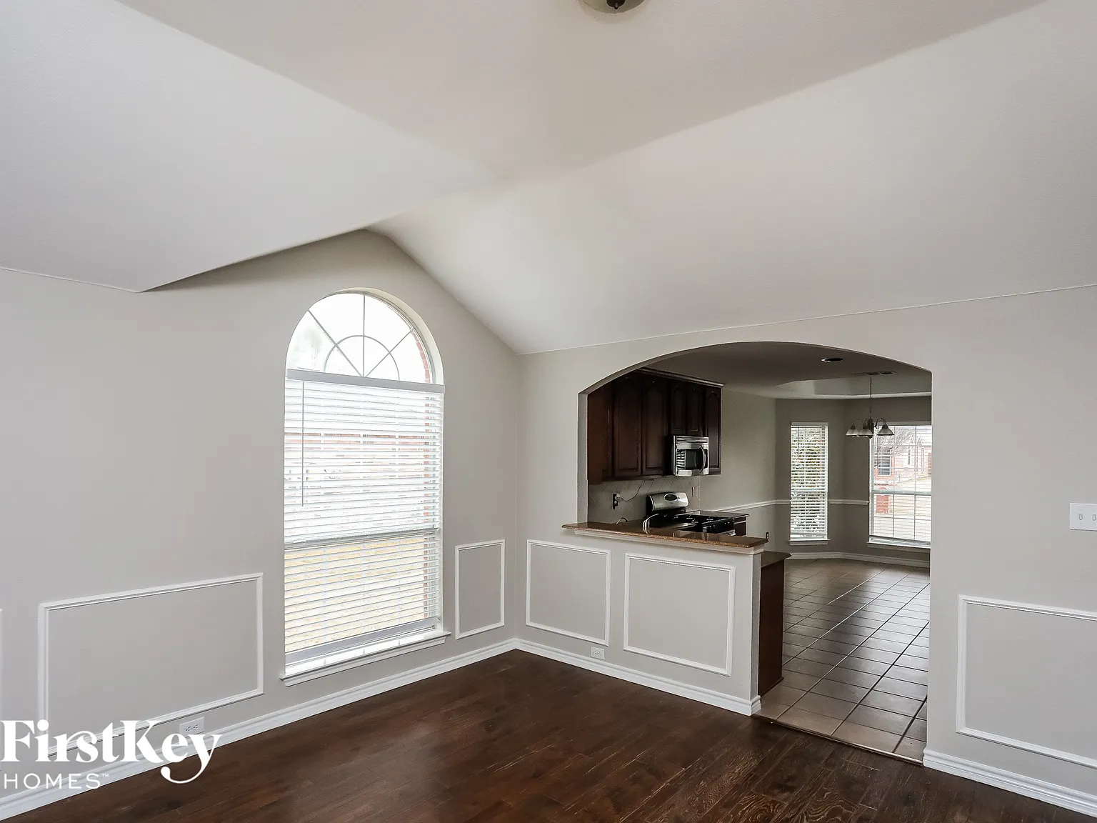3 bed, 2.0 bath, 1664 sqft, $2,215 — Photo 3