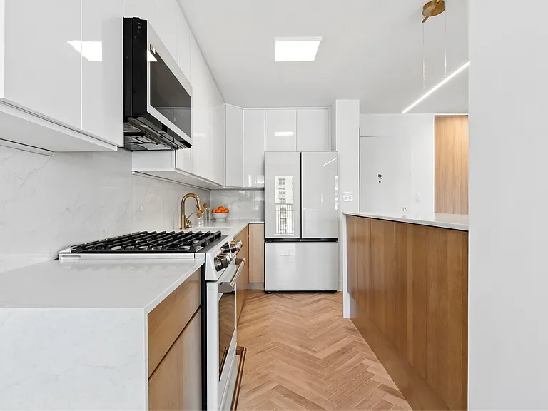501 Surf Ave #21C — Photo 3