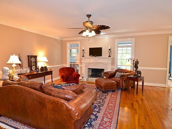2nd image of 2545 Willow Creek Ct