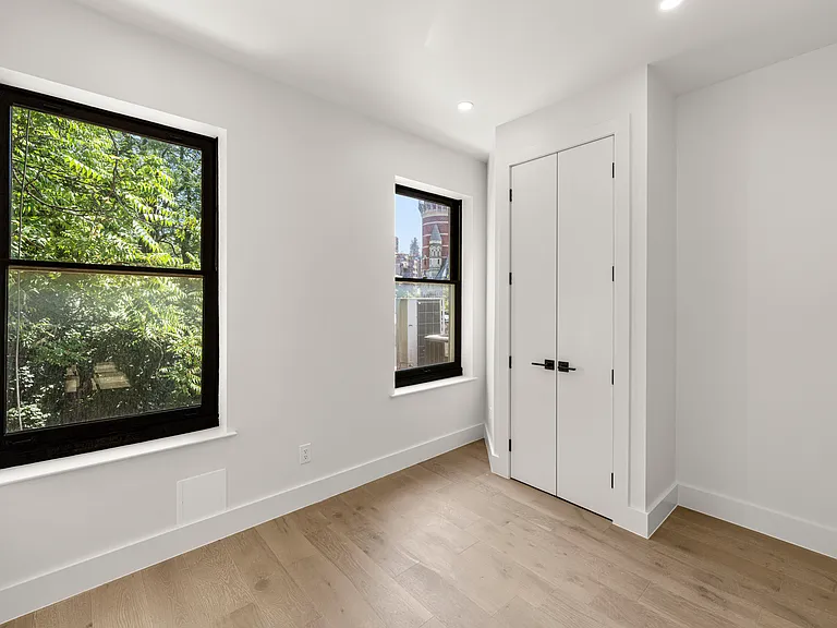 24 Greenwich Ave #3 — Photo 6